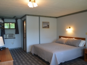 Cottage 2 - king bedroom 3
